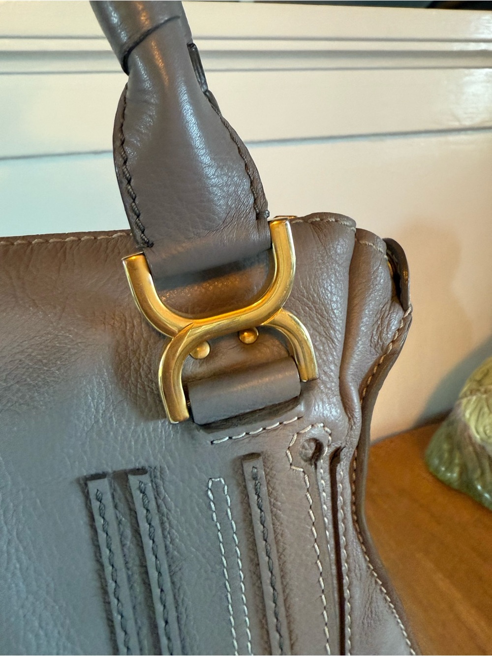 Chloe Gray Leather Shoulder Bag with Gold Hardware - Picture 3 of 13